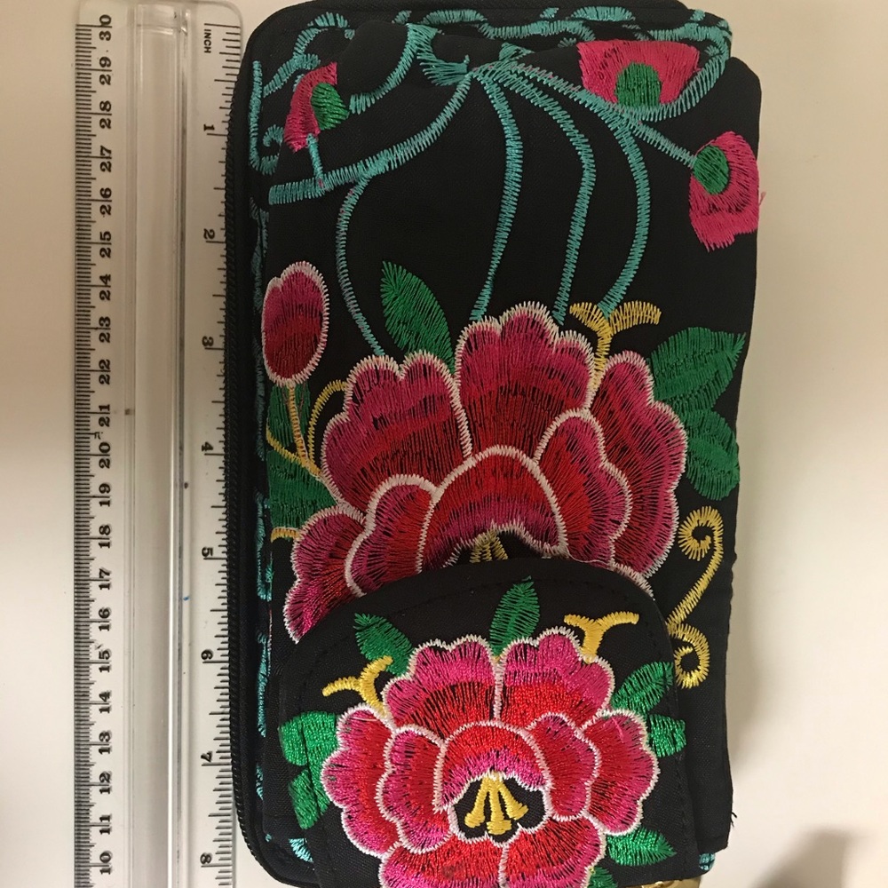 Embroidered wallet/purse